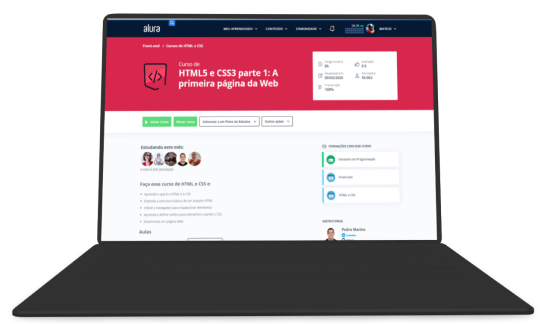 Notebook com a tela dos cursos Alura